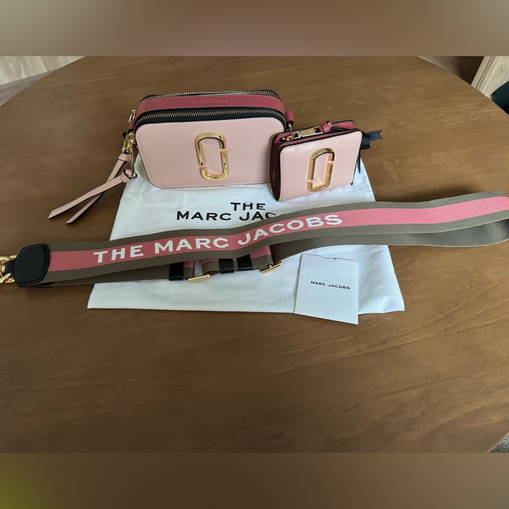 Marc Jacobs Snapshot Crossbody Bag and Wallet